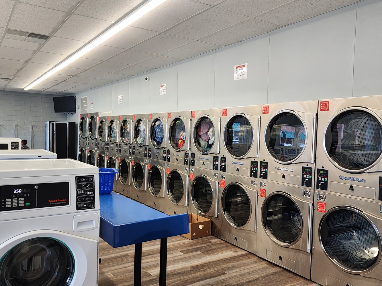 Sudz City Laundry facility photo 8